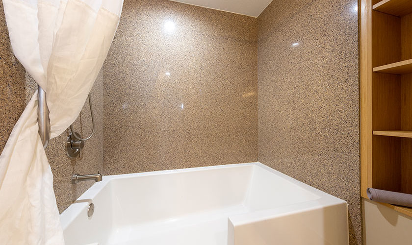 ADA shower/tub with light tan tile