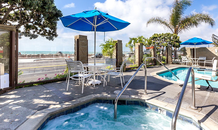 Capistrano SurfSide Inn jacuzzi with jets turned on