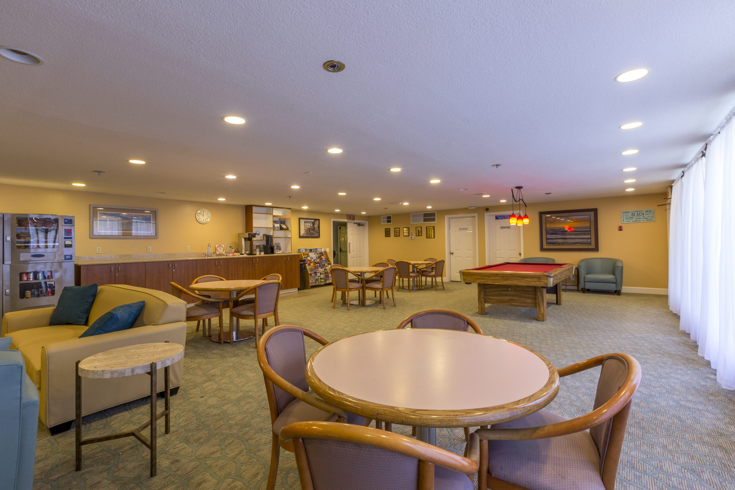 Capistrano Surfside Inn property lounge